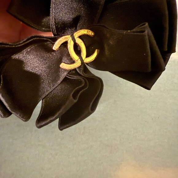 Chanel Black Hair Bow with Gold Accent - Picture 1 of 6